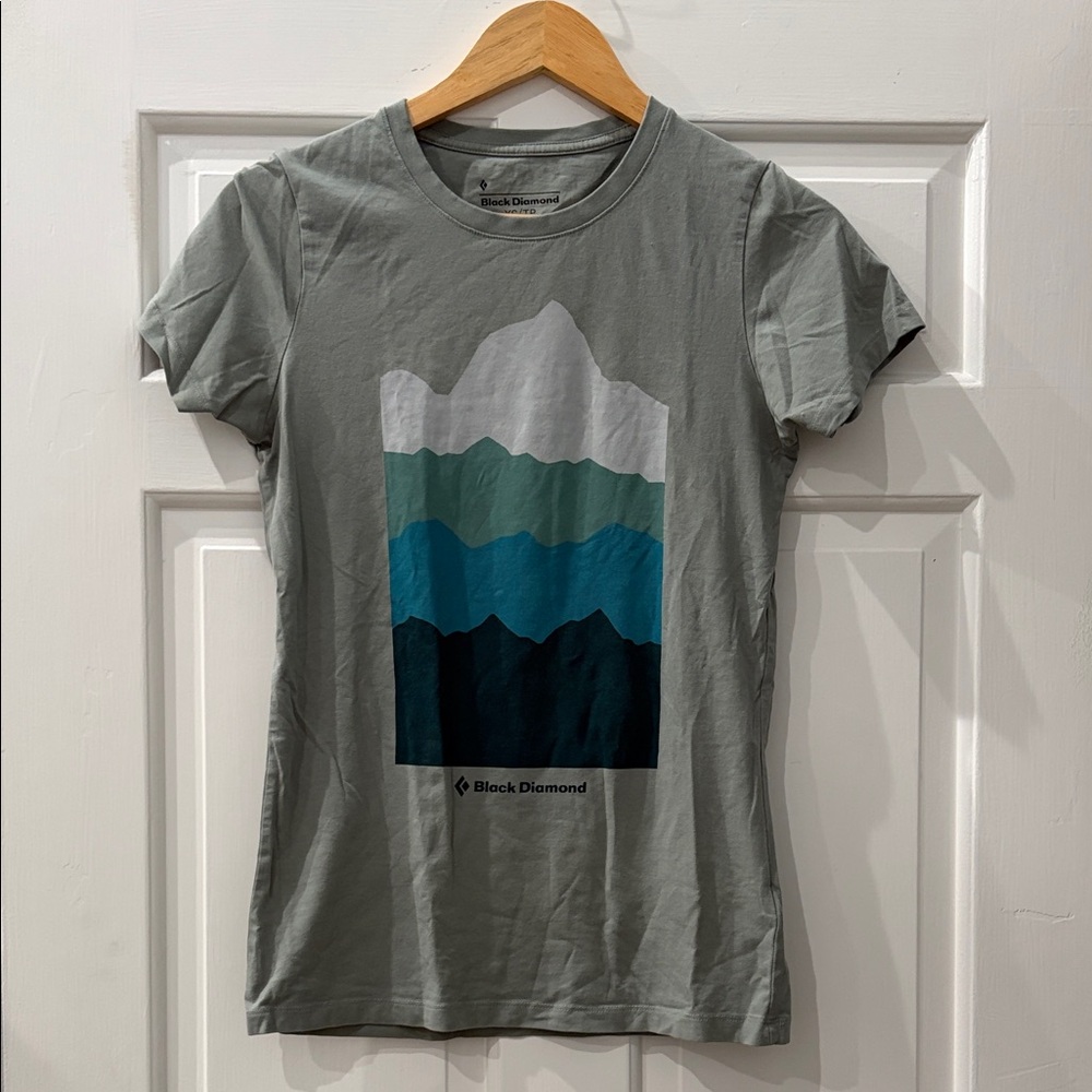 Black Diamond Women's Mountain Graphic Tee - Gray, Green, Blue